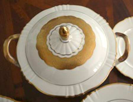 11554 Round Covered Vegetable