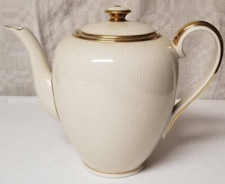 SCH672 Teapot & Lid