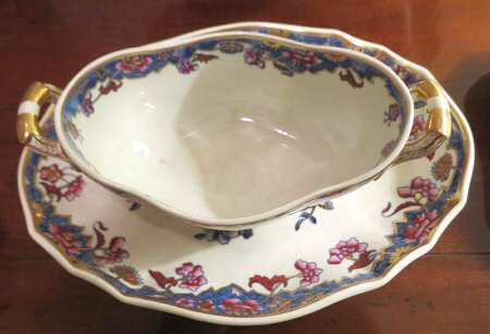 3091 (Gold Trim & Accents) Sauce Boat & Underplate