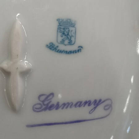 SCH678 10" Oval Pierced Basket