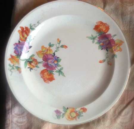 Sweet Pea by Sebring Pottery