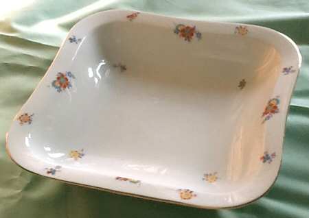 3022 9" Square Vegetable Bowl