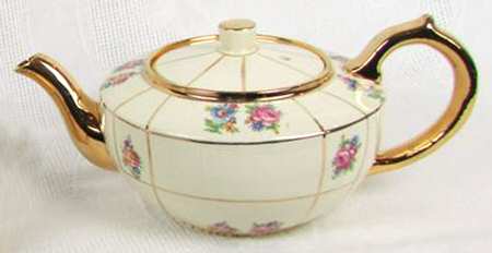 01828 Teapot & Lid