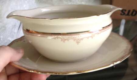 SLT436 Gravy Boat with Attached Underplate