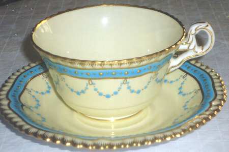 Y1193 Footed Cup & Saucer Set