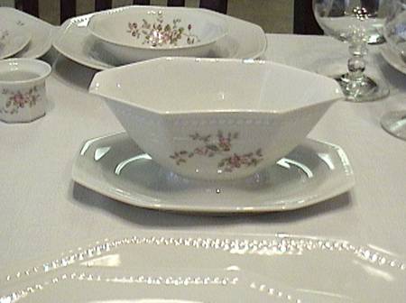 SCG129 Gravy Boat with Attached Underplate