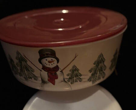 Yuletide 8" Metal Bowl W/Plastic Lid