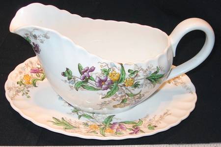 Madeleine Gravy Boat & Underplate
