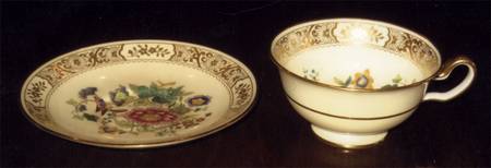R8703 Footed Cup & Saucer Set