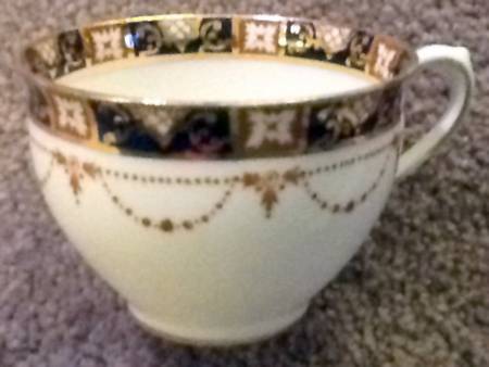 SDH13 Footed Cup