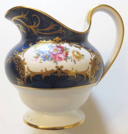 Y4736 Creamer