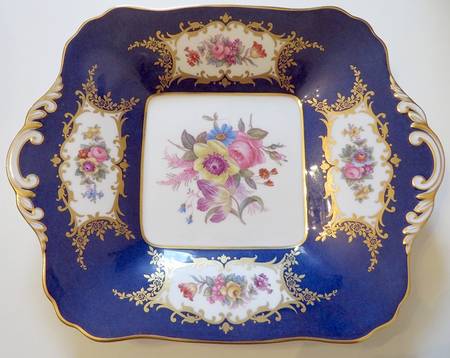 Y4736 Square Handled Cake Plate