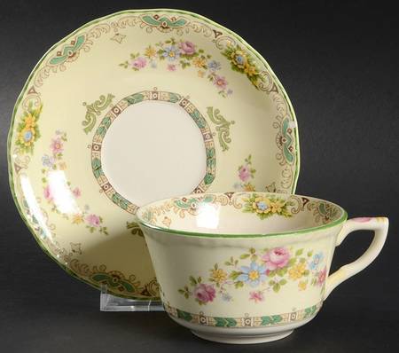 819 Flat Cup & Saucer Set