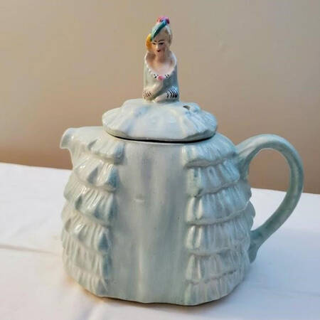 Ye Daintee Ladyee Teapot & Lid