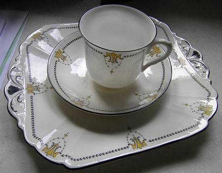 11452 Handled Cake Plate