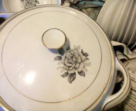 1810N Round Covered Vegetable