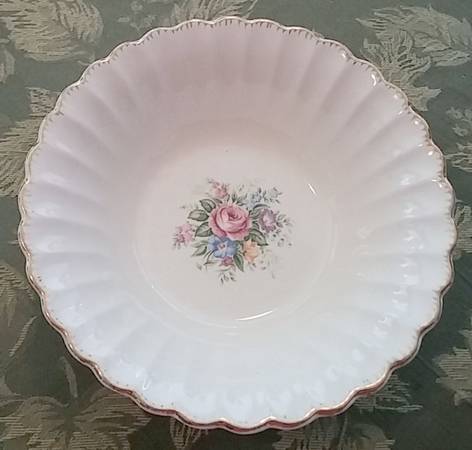 Rosalie 8" Round Vegetable Bowl