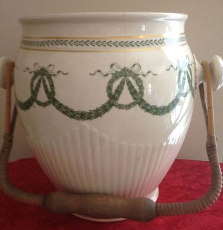 SGN57 Slop Jar & Lid