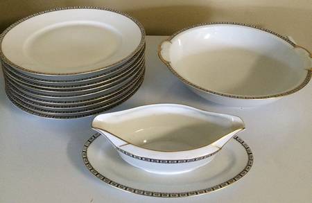 SLT489 Gravy Boat with Attached Underplate