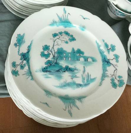 Castle-Aqua Luncheon Plate