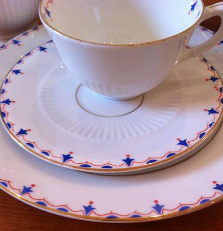 SCH781 Footed Cup & Saucer Set