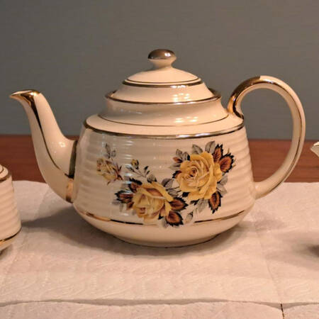 3498 Teapot & Lid