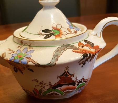 E1359 Teapot & Lid