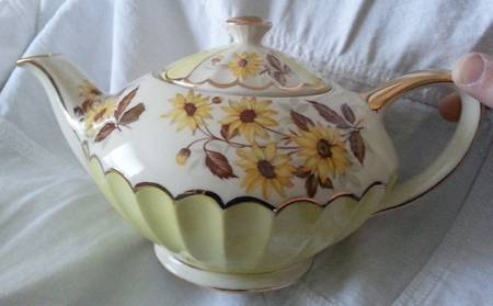 2462 Teapot & Lid