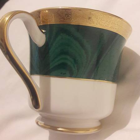 STJ5 Footed Cup