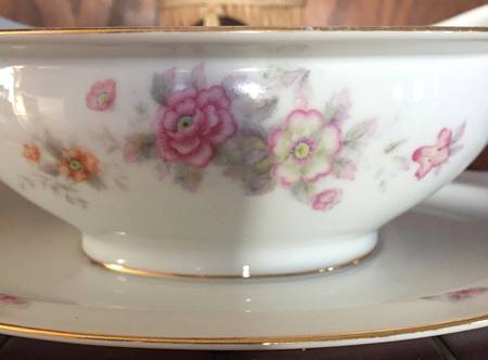 SAN134 Gravy Boat with Attached Underplate