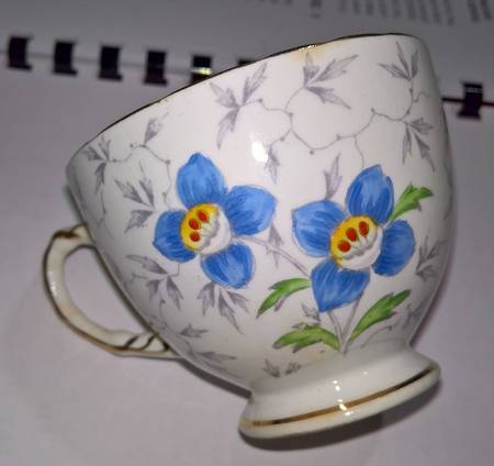 SUT84 Footed Cup