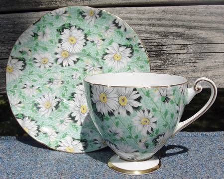 Green Daisy Footed Cup & Saucer Set