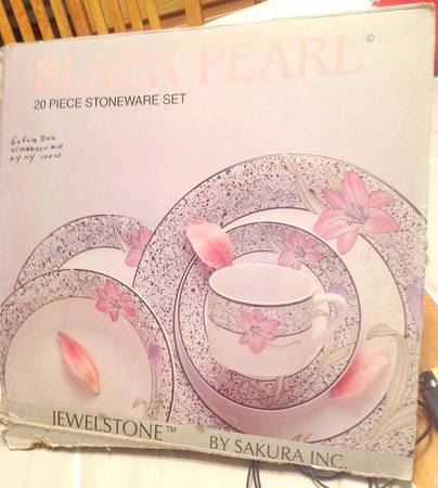 Black Pearl Footed Cup & Saucer Set