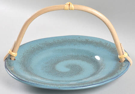Toren Denim Blue 5 3/8"-5 5/8" Bamboo Handled Serving Plate  HC