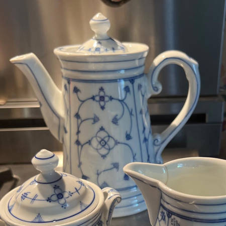 Strawflower Coffee Pot & Lid