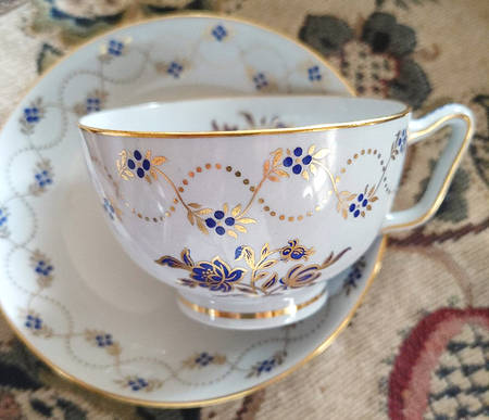 Y2489 Footed Cup & Saucer Set