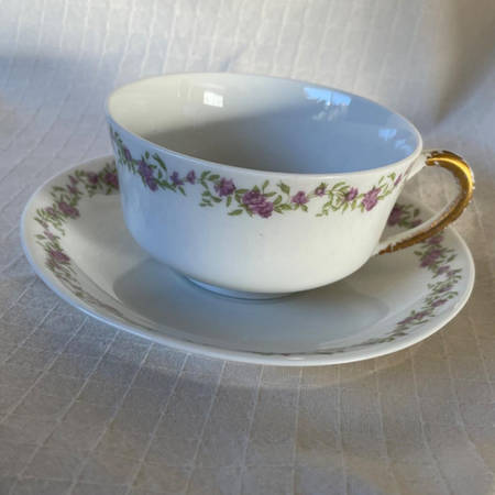 SY1263 Footed Cup & Saucer Set