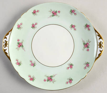 13924-33 Handled Cake Plate