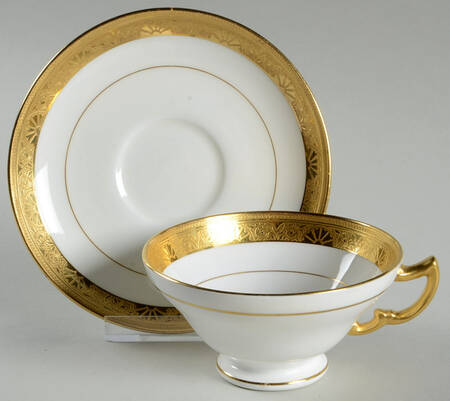 H1032 Footed Cup & Saucer Set