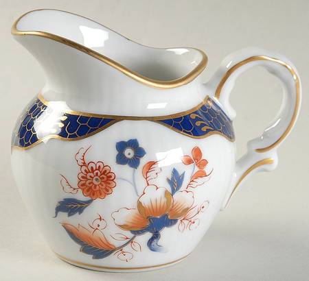 Royal Dahlia Creamer