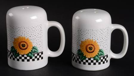 Sunny (Light Or Dark Yellow Flowers) Handled Salt & Pepper Set