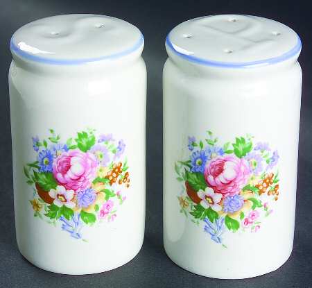 Victoria Salt & Pepper Set