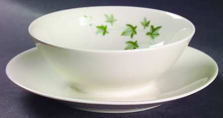 April Gravy Boat with Attached Underplate