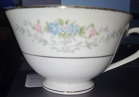 Denice Footed Cup