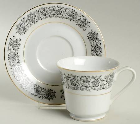 Isabella Footed Cup & Saucer Set