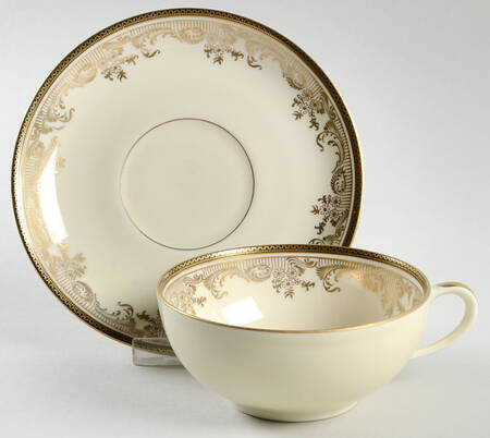 01881 Flat Cup & Saucer Set