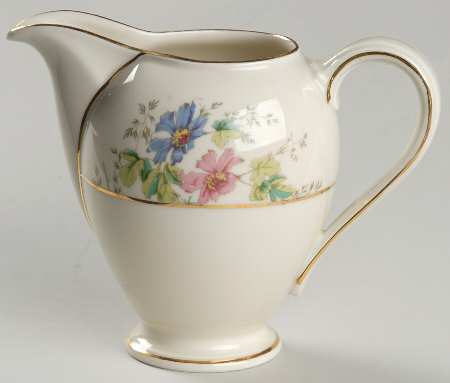 04491 (Cream Background) Creamer