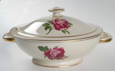 07360 (Cream Background) Round Covered Vegetable