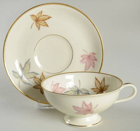 07465 Footed Cup & Saucer Set