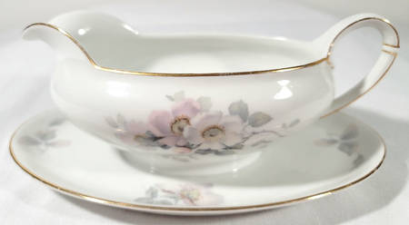 2795 Gravy Boat with Attached Underplate